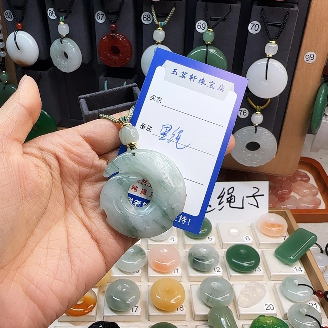 石英质玉未镶嵌颈饰