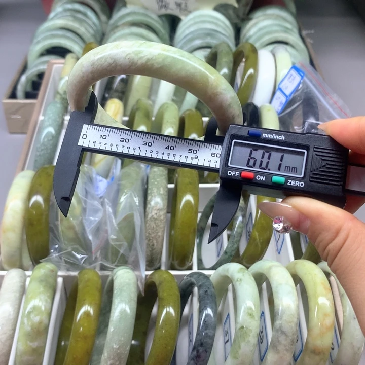 蛇纹石玉未镶嵌手镯29