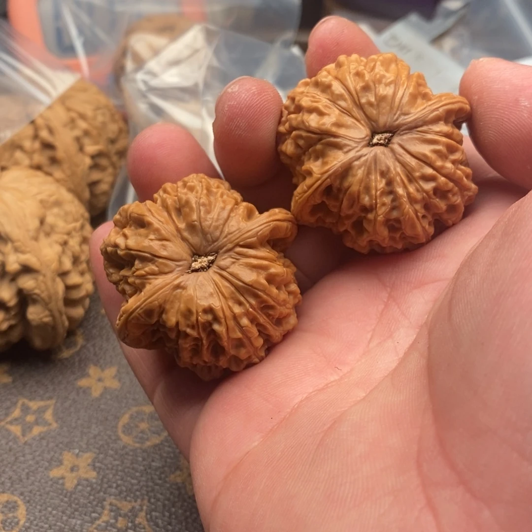 文玩核桃吊坠元宝