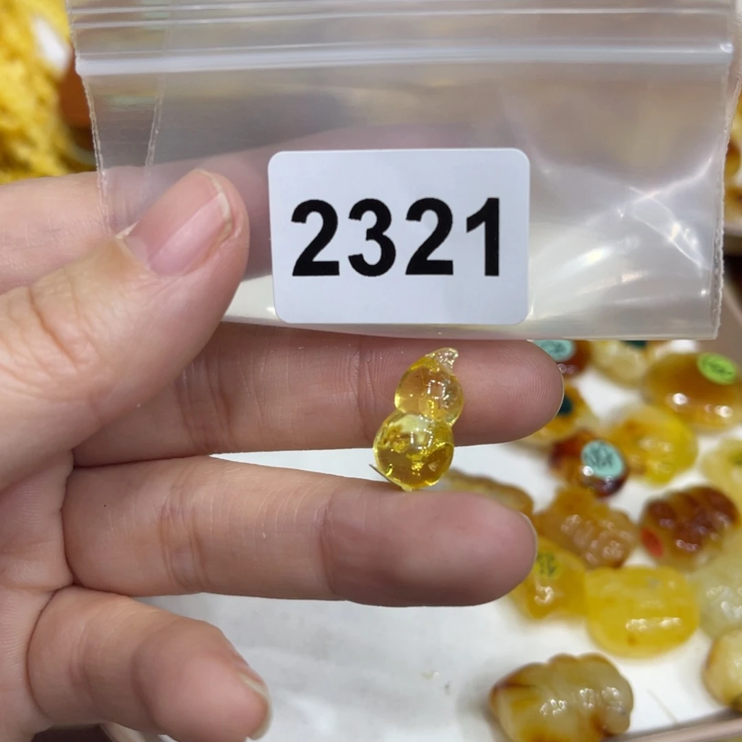 琥珀珠宝奇石未镶嵌?**宝