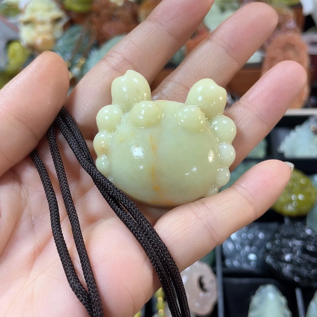 蛇纹石玉颈饰未镶嵌