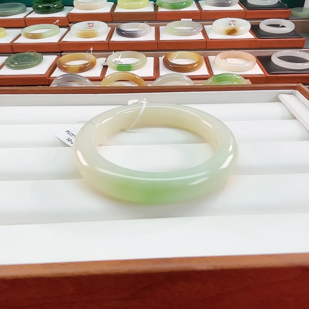 和田玉未镶嵌手镯58一口油翠