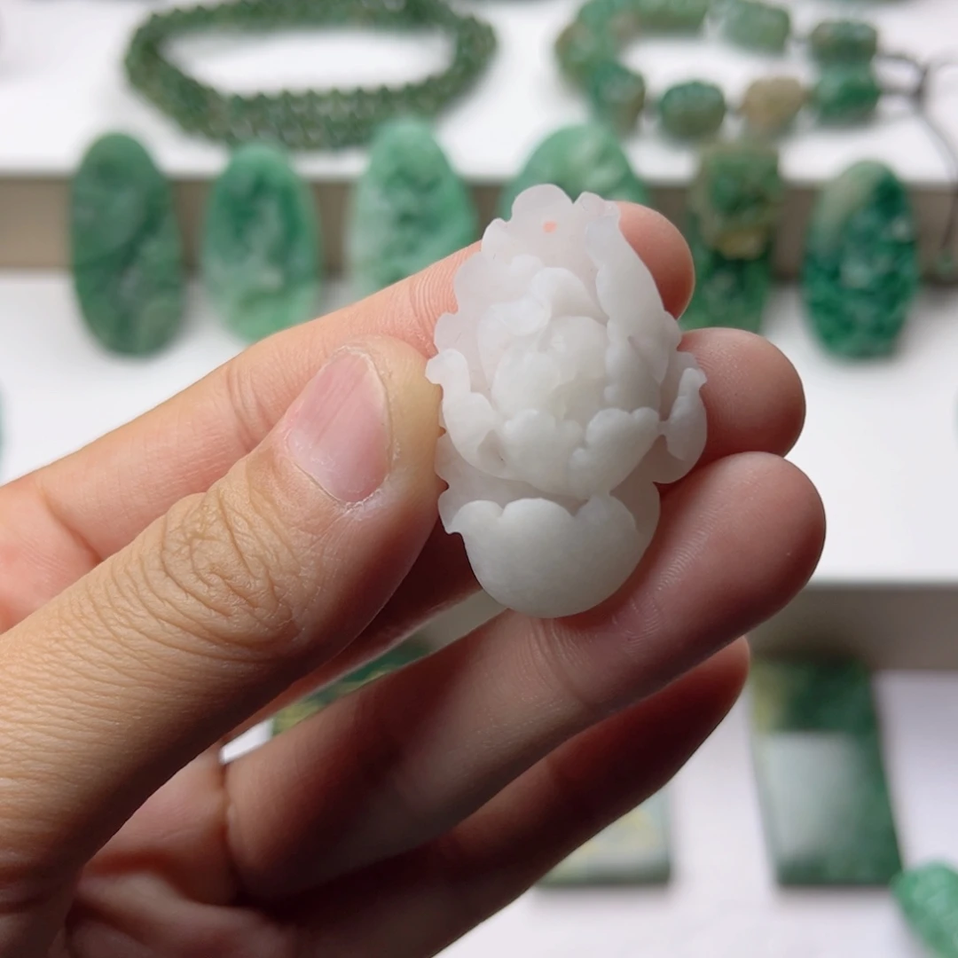 独山玉未镶嵌挂件