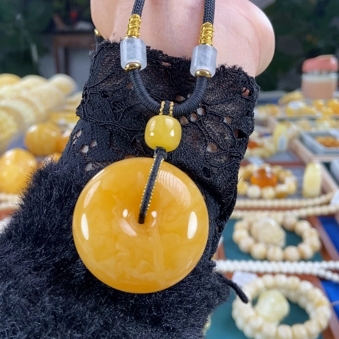 琥珀未镶嵌珠宝奇石23.8鸡油红平安扣