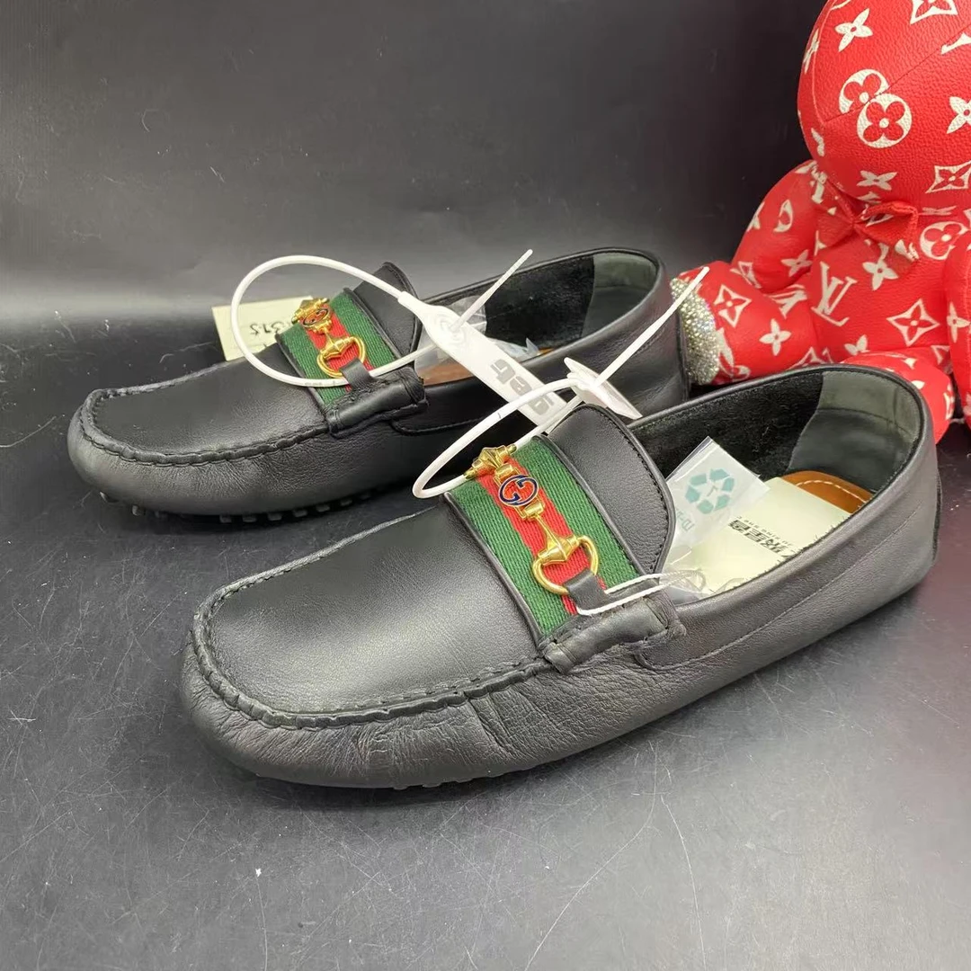 95新 GUCCI/古驰 黑色舒适时尚金扣豆豆鞋39.5欧码ddm2222