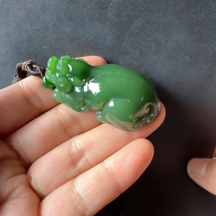 颈饰未镶嵌和田玉（碧玉）