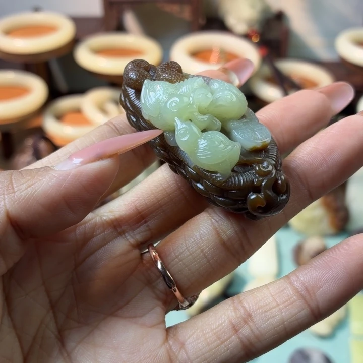 和田玉（糖玉）未镶嵌颈饰
