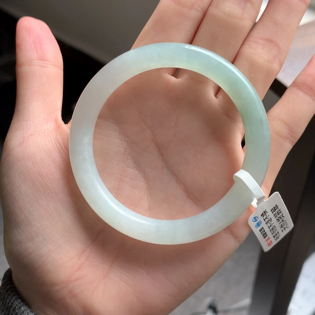 翡翠手镯未镶嵌手镯