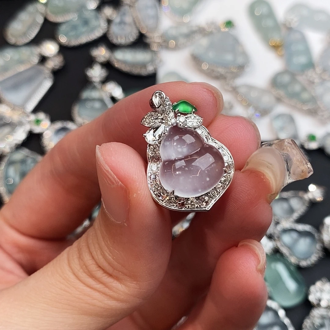 翡翠18K金镶嵌颈饰