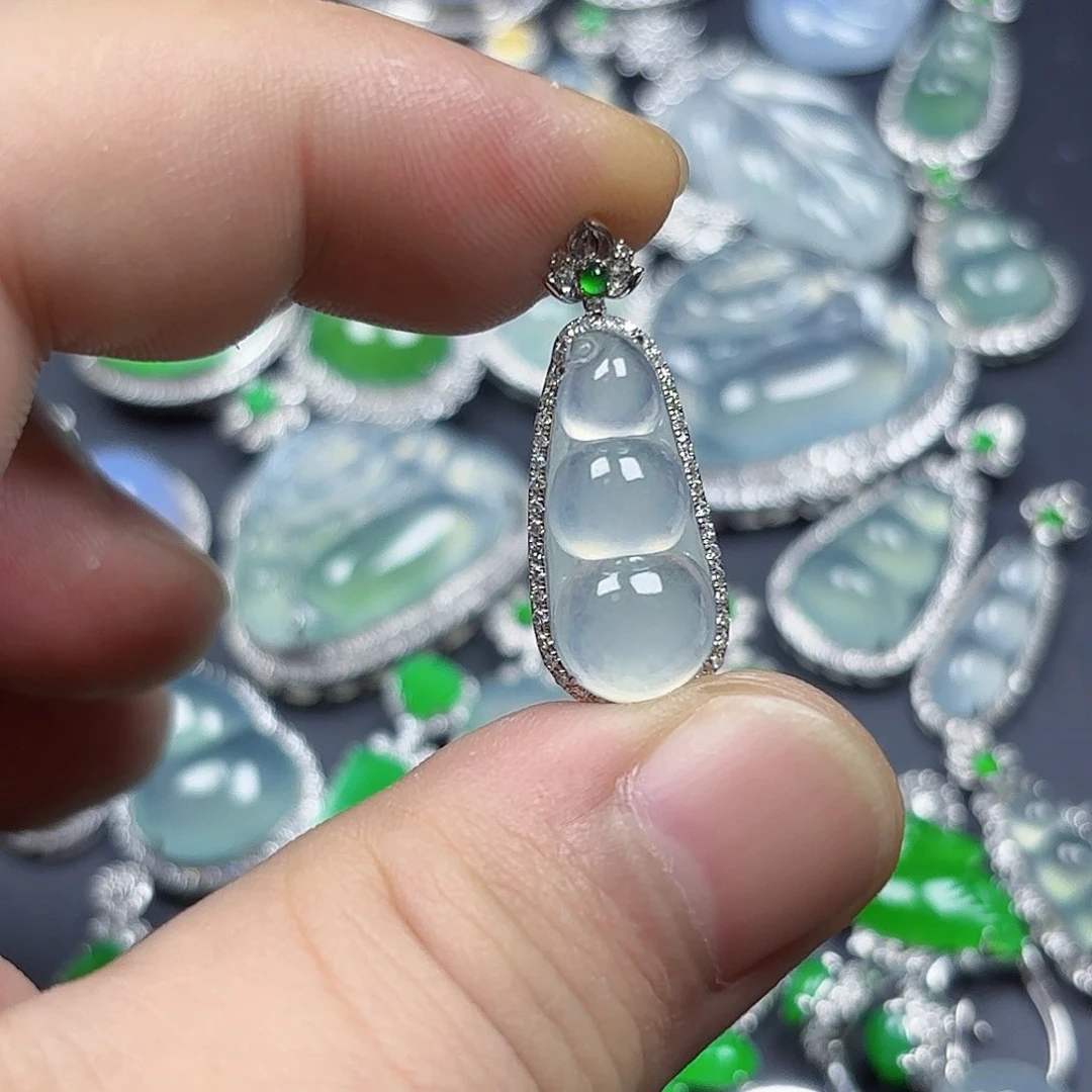 翡翠18K金镶嵌颈饰天然缅甸A货翡翠