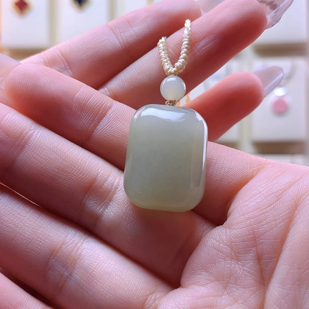 和田玉吊坠(赠链)未镶嵌?