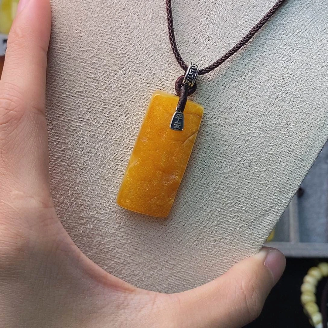 未镶嵌琥珀珠宝奇石