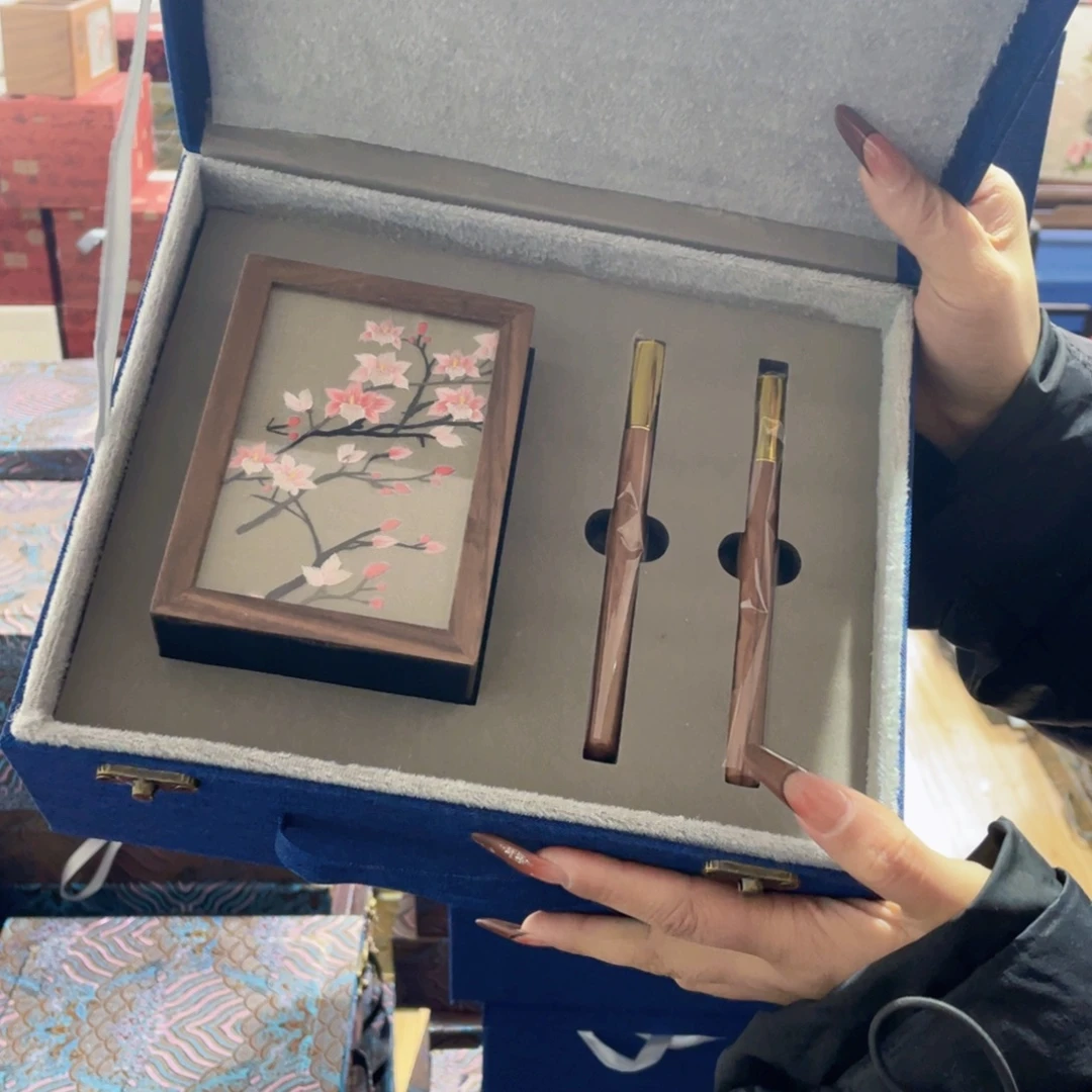 织绣正品苏绣手工绣笔筒