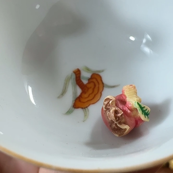 瓷片精致雕刻工艺品