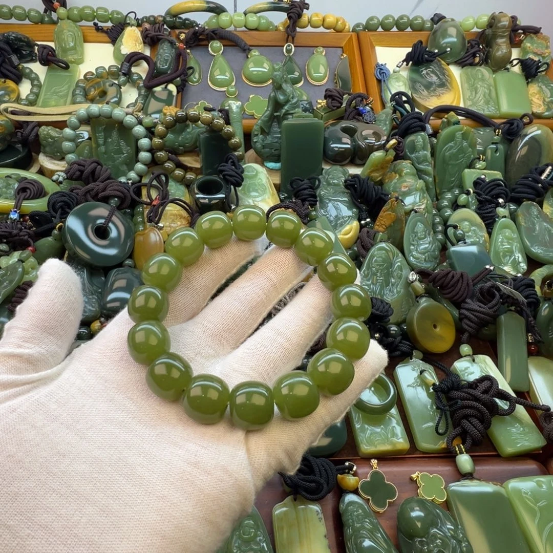 一***净岫岩老玉（透闪石质玉）未镶嵌手链