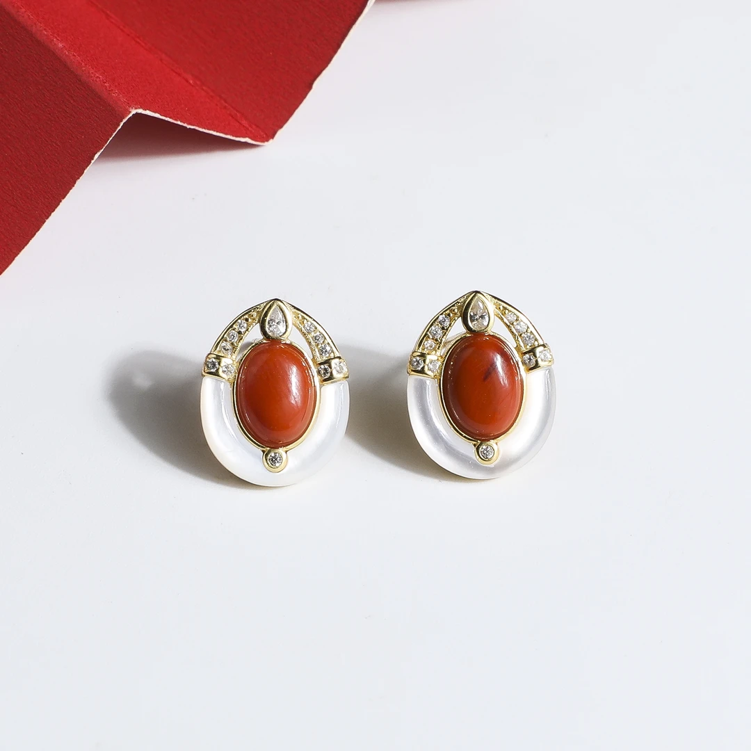 （桃）柿子红6*8南红白贝椭圆耳钉