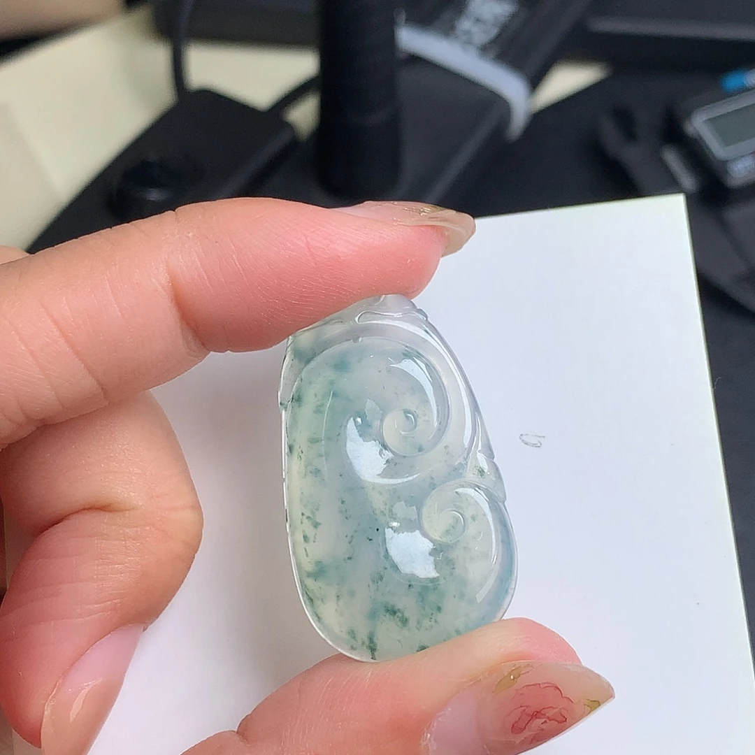 翡翠未镶嵌颈饰如意