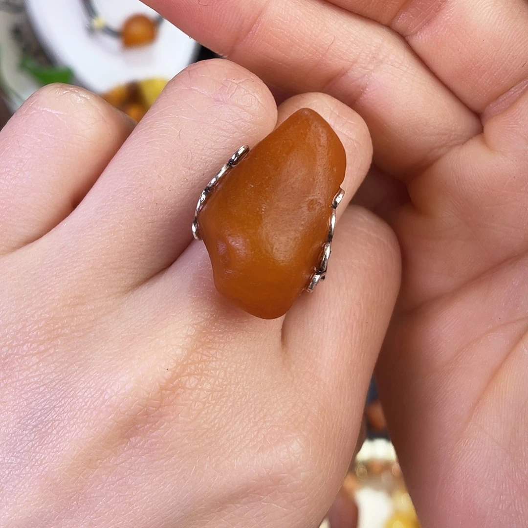 琥珀珠宝奇石未镶嵌，