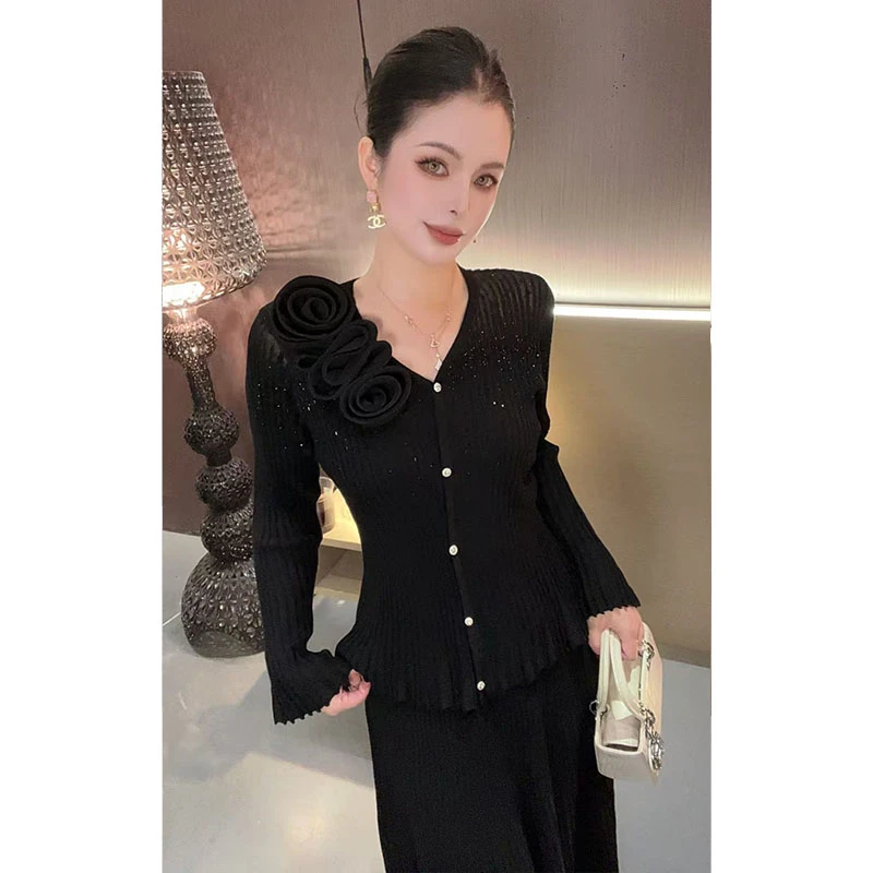 V领烫钻拼接花朵长袖针织上衣CS30886