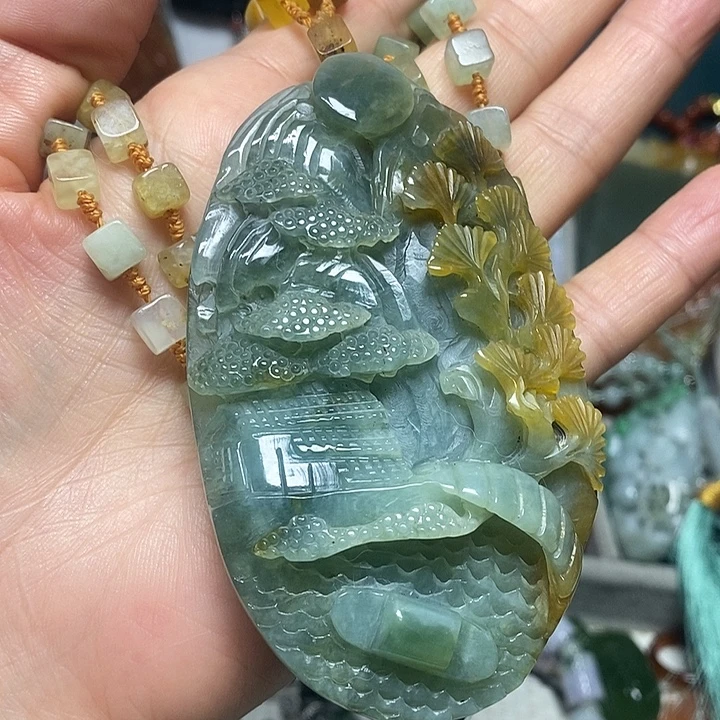 翡翠未镶嵌吊坠(赠链)