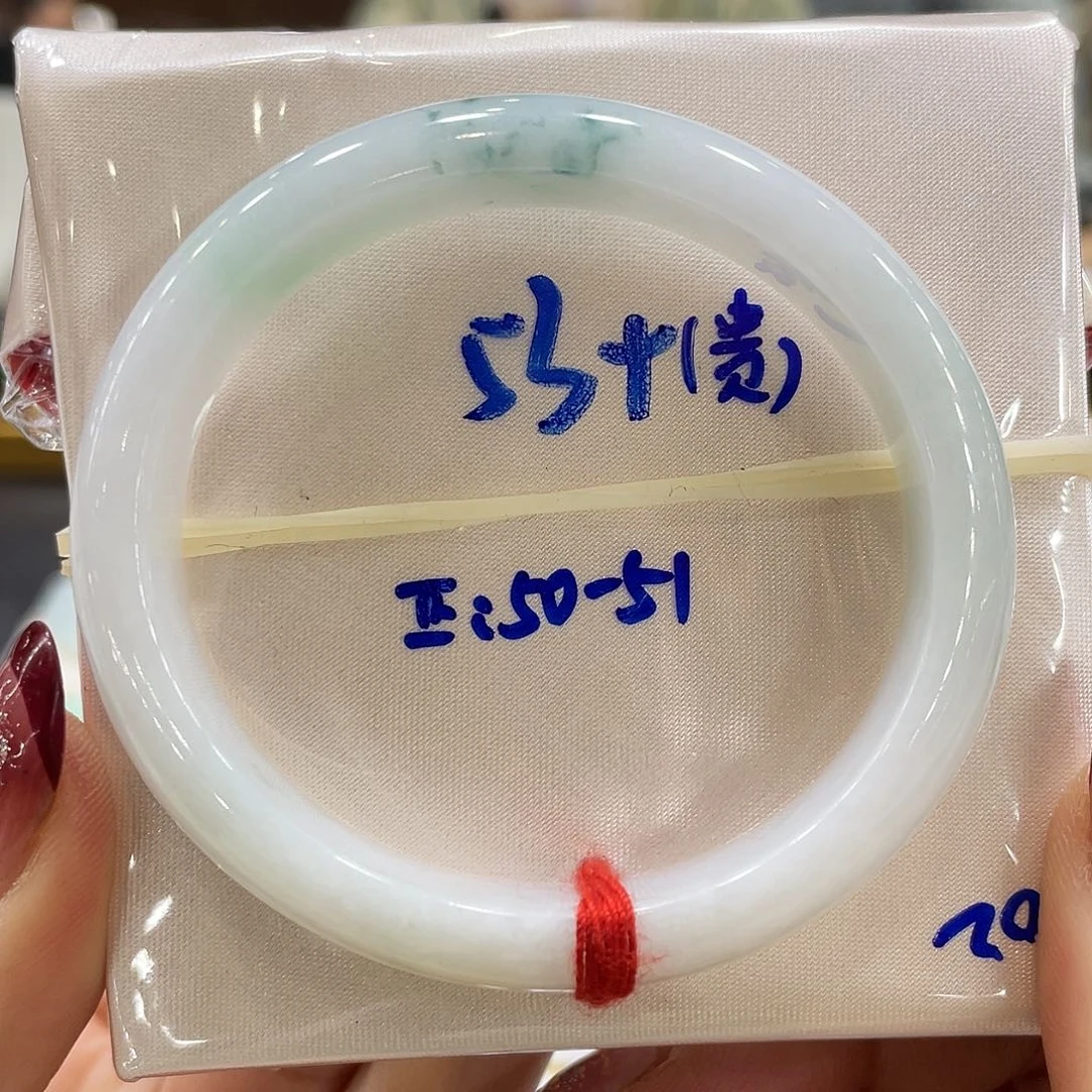 翡翠手镯未镶嵌翡翠手镯