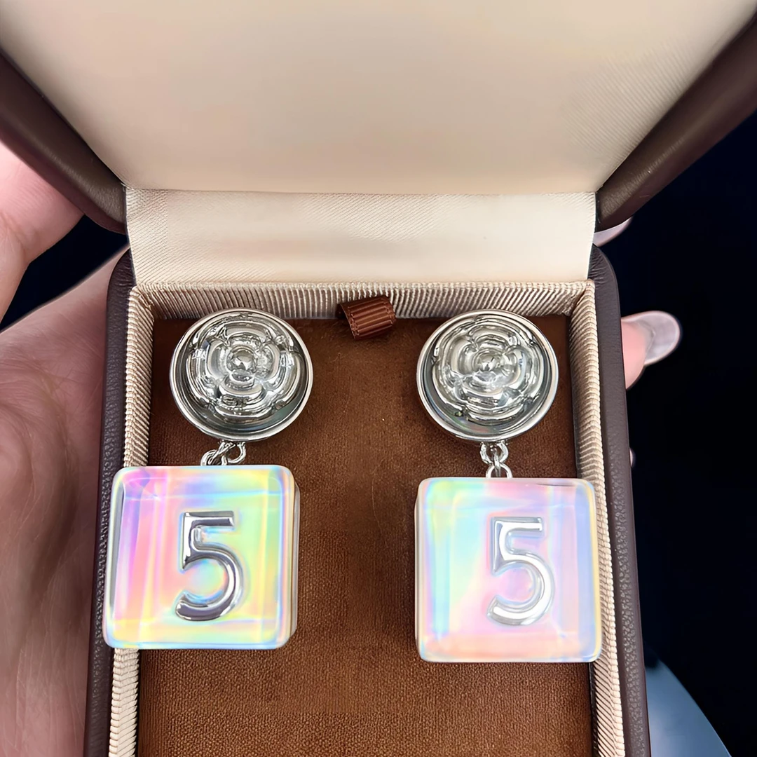 铜合金亚克力耳饰 复古设计师小香风时尚方块耳饰