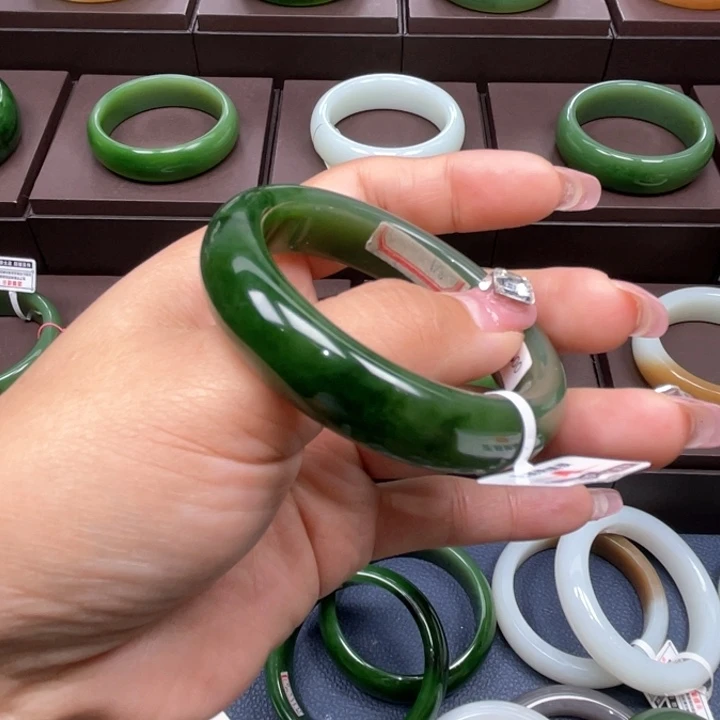 和田玉（碧玉）未镶嵌手镯