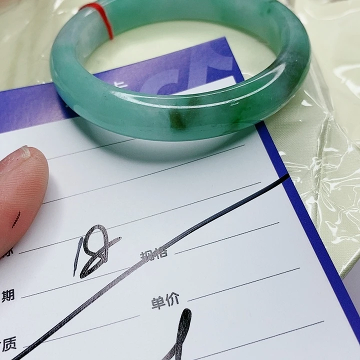 翡翠手镯（圆镯）未镶嵌ㅤ****ᵔ