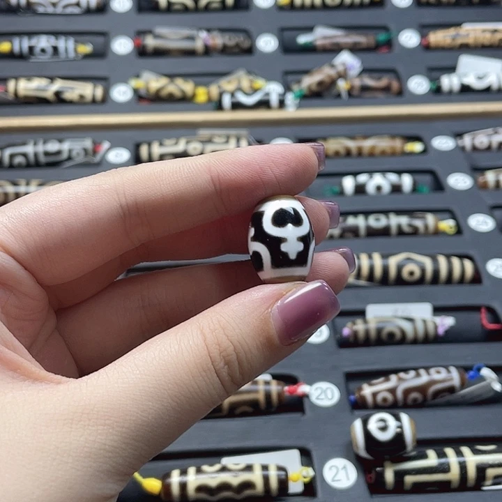 玛瑙/玉髓颈饰未镶嵌知**生