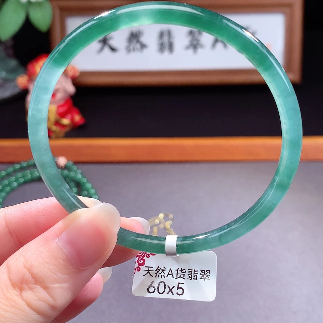 未镶嵌手镯（圆镯）翡翠