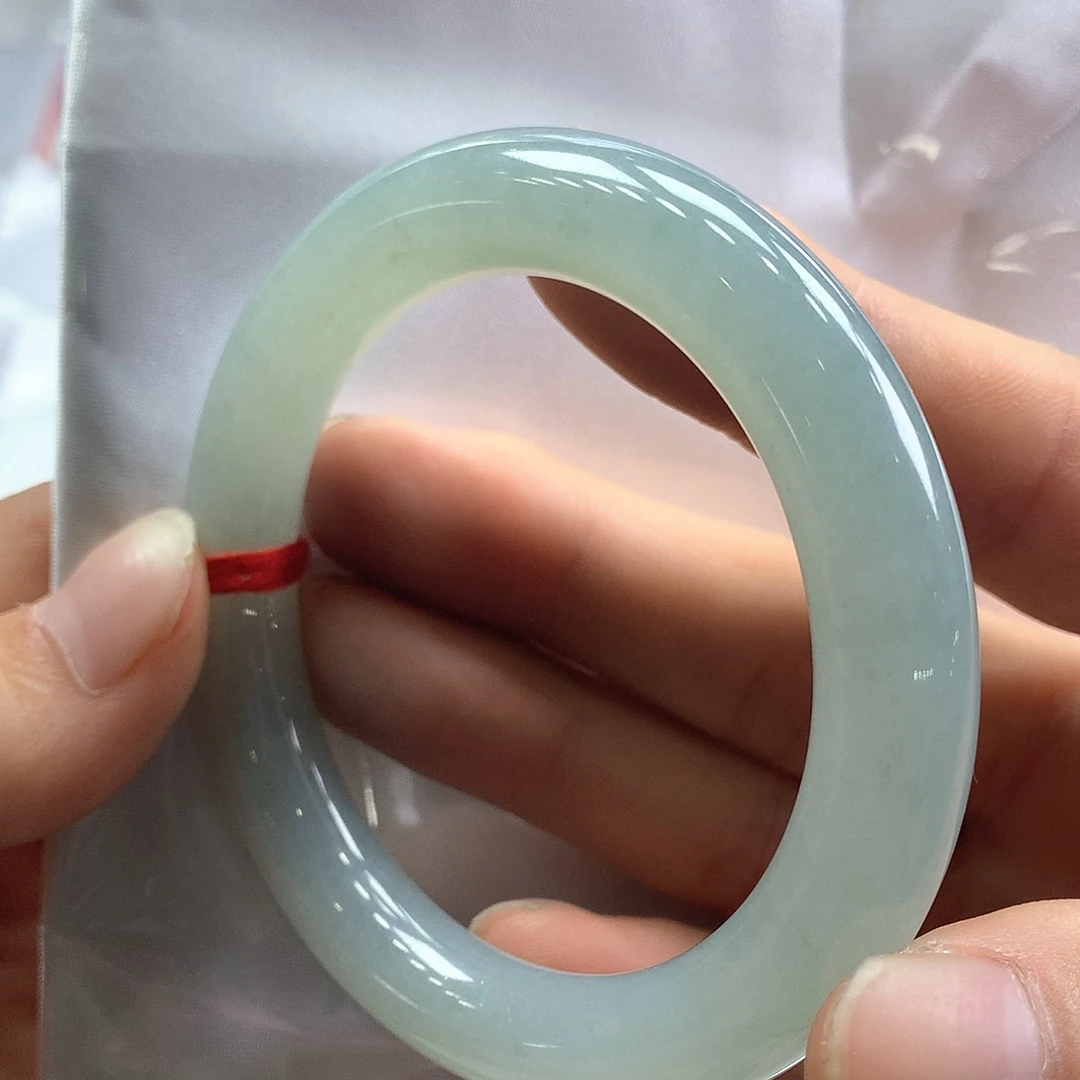 翡翠手镯未镶嵌翡翠