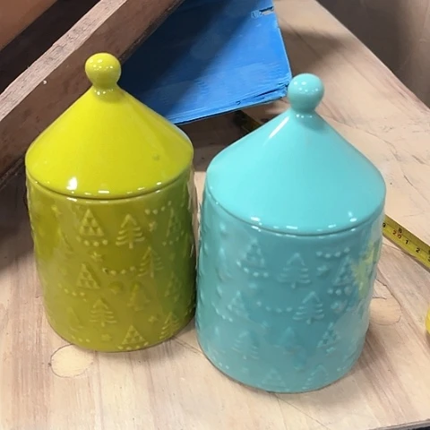 微瑕，口径8厘米，高度9，2套