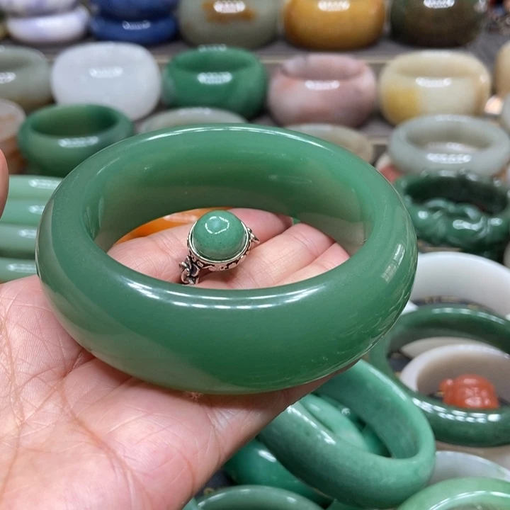 石英质玉手镯未镶嵌迷***瑰