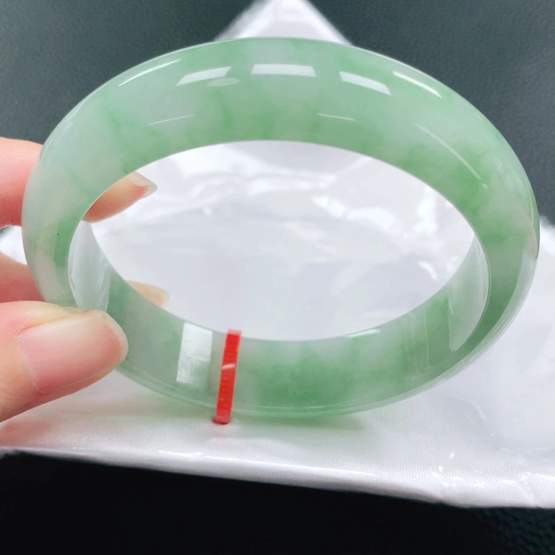 翡翠手镯未镶嵌59圈