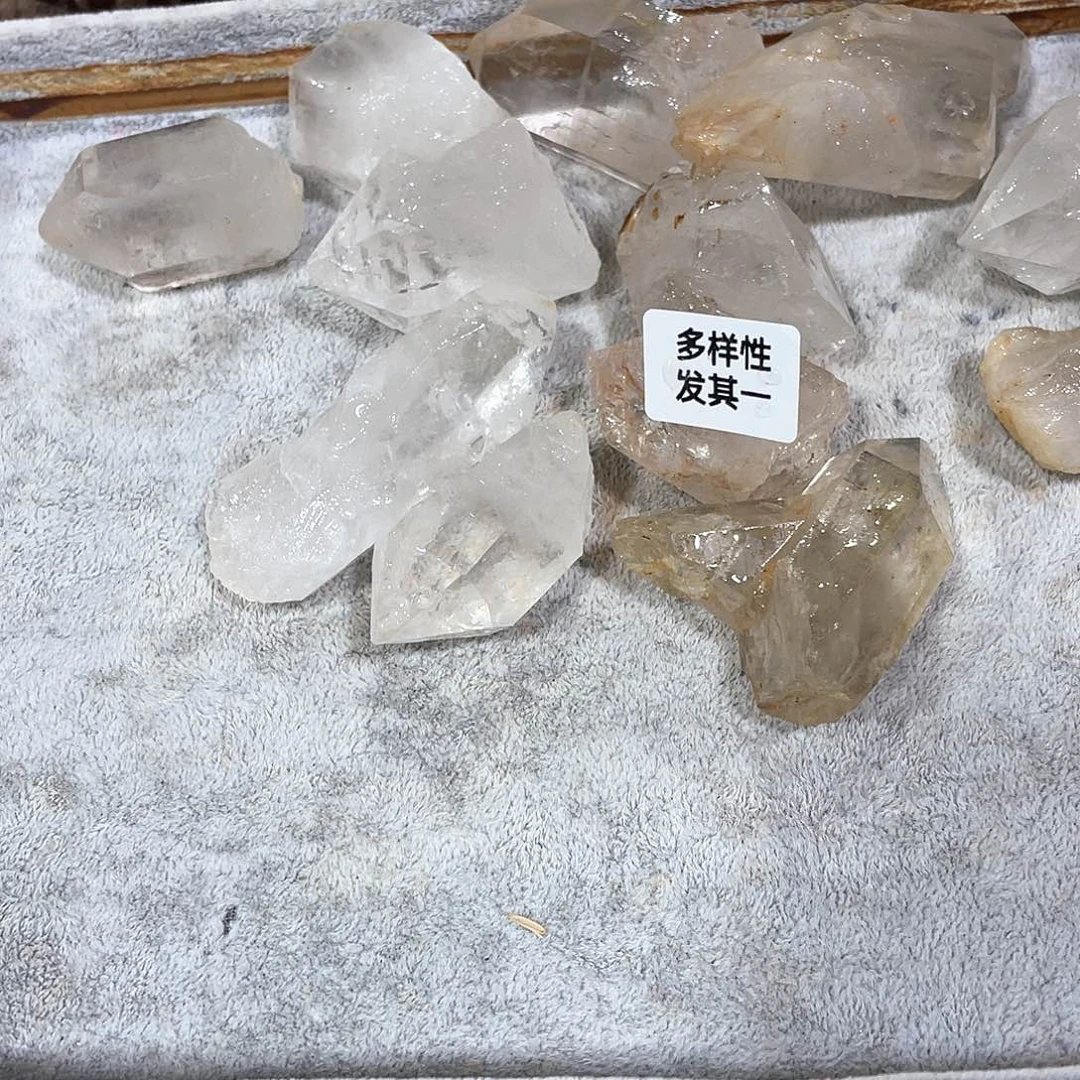 水晶摆件……未镶嵌一个