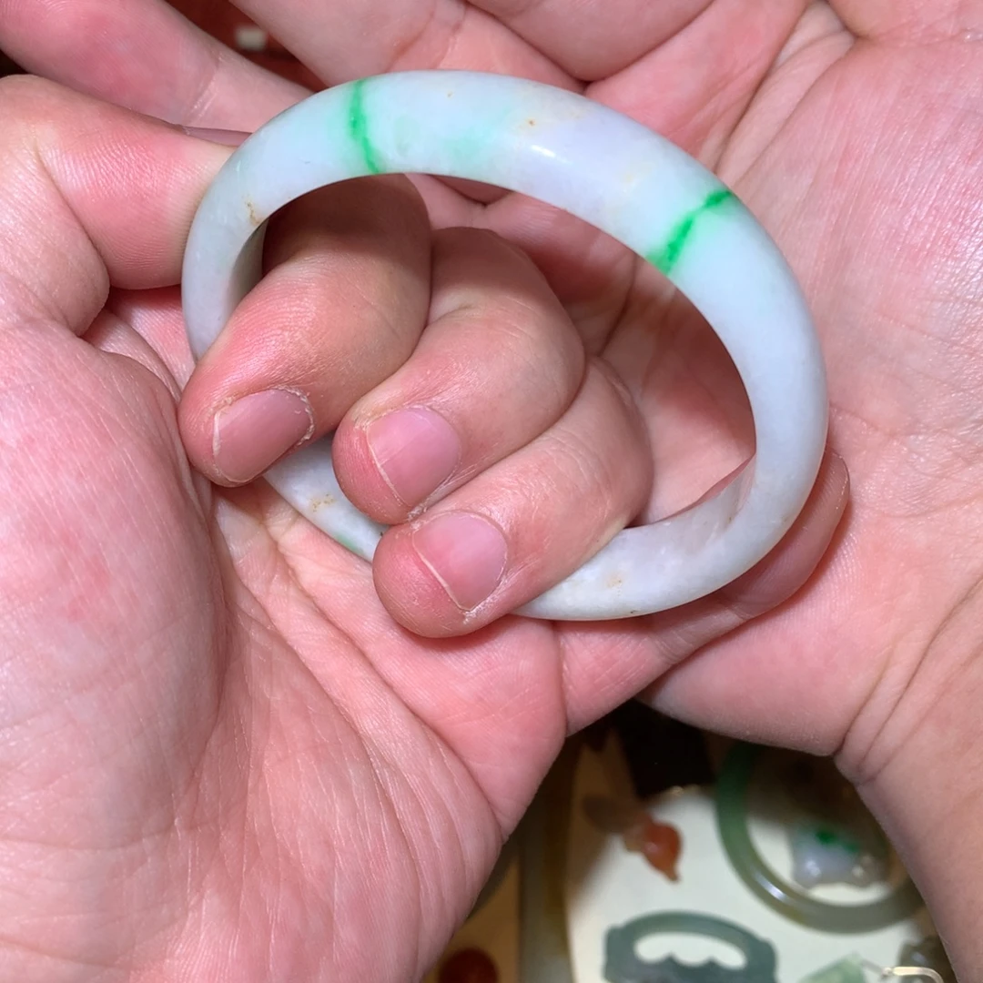 翡翠未镶嵌手镯白底清