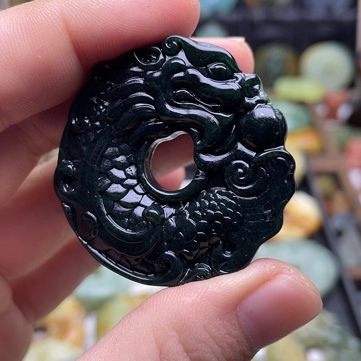 蛇纹石玉挂件未镶嵌