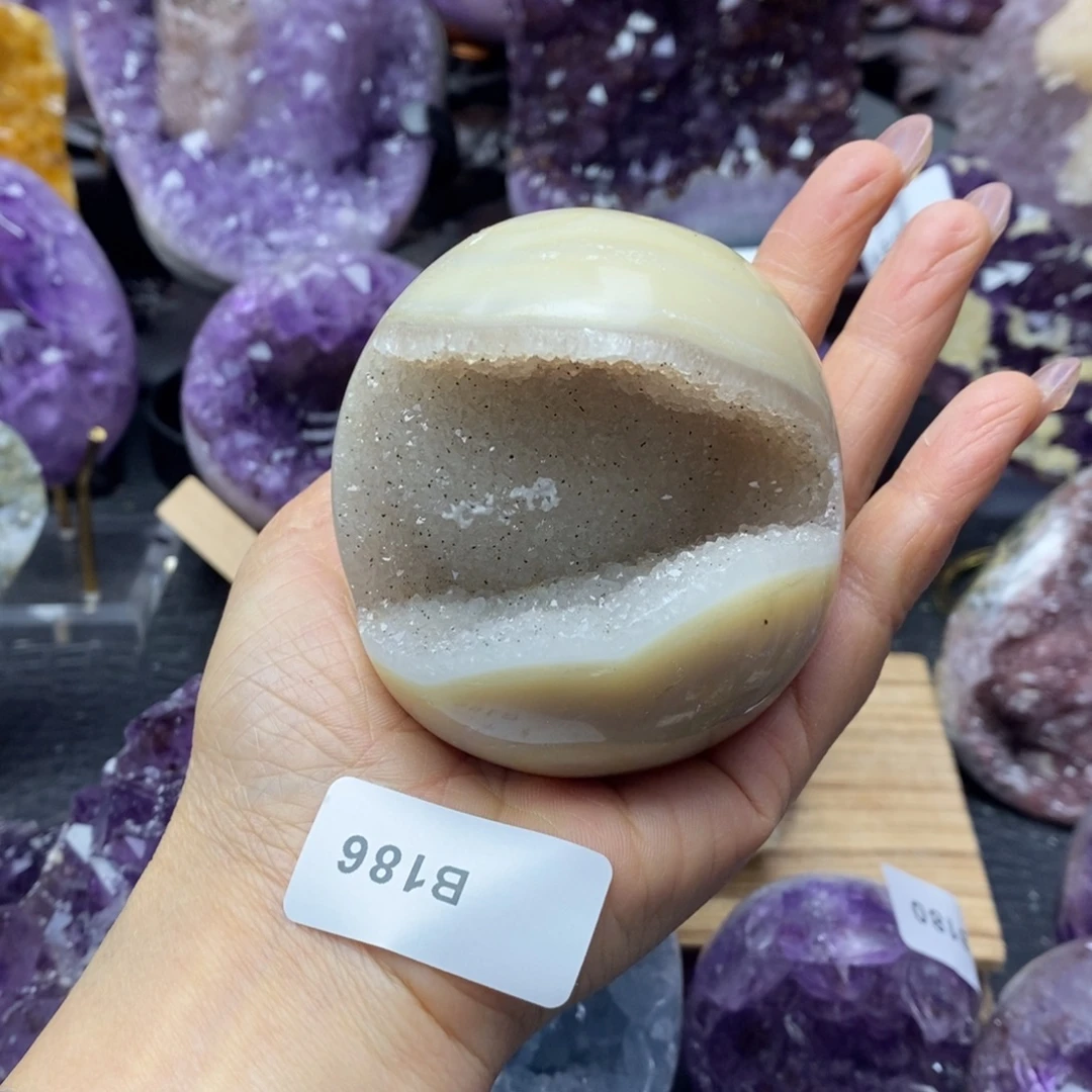 未镶嵌水晶大型摆件（非配饰）