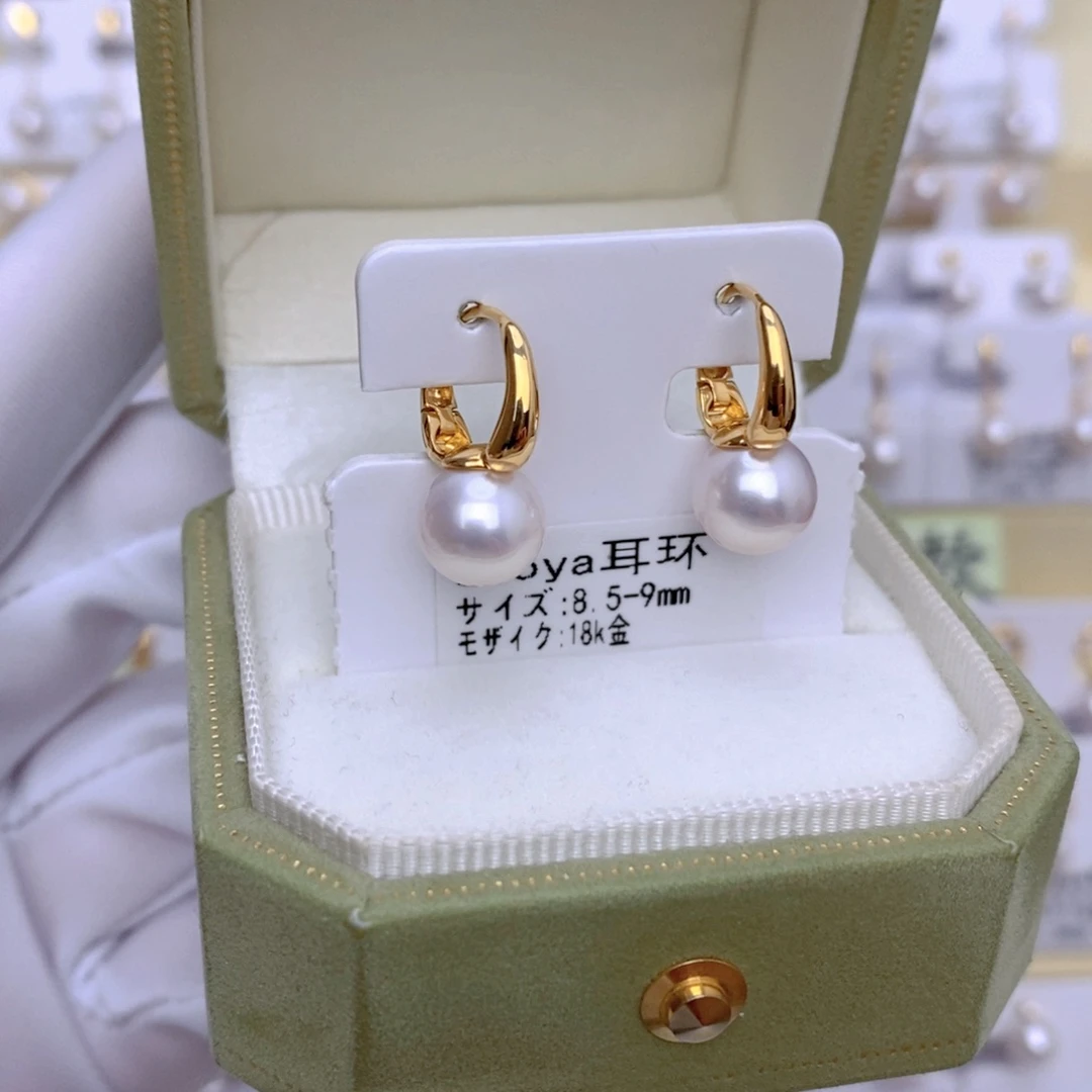 18K金镶嵌海水珍珠耳饰