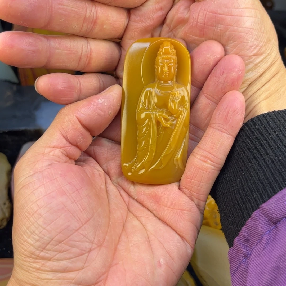 用***1石英质玉未镶嵌黄蜡石挂件
