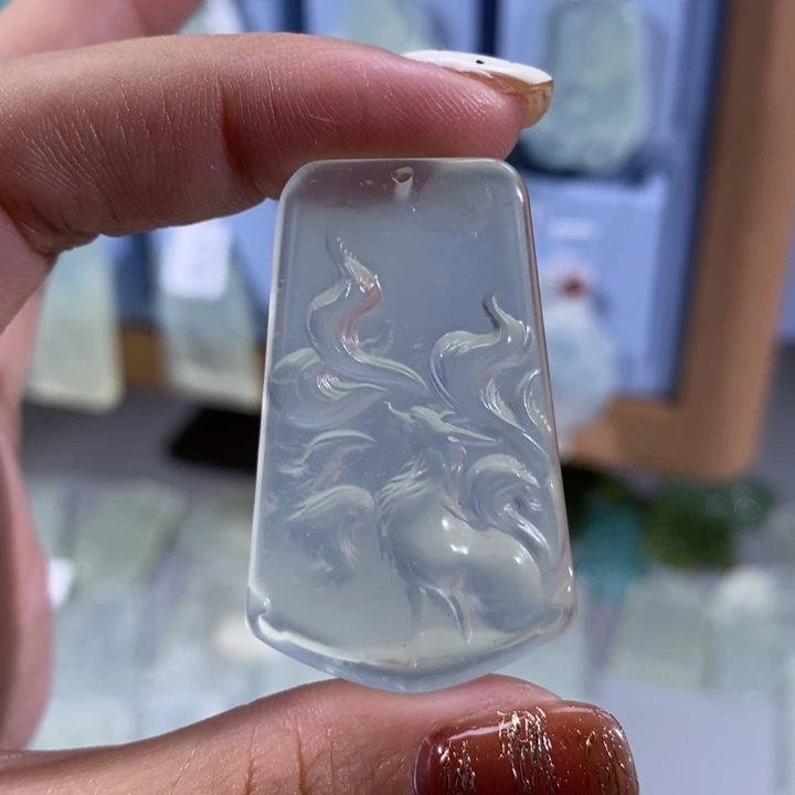 岫玉未镶嵌颈饰吊坠