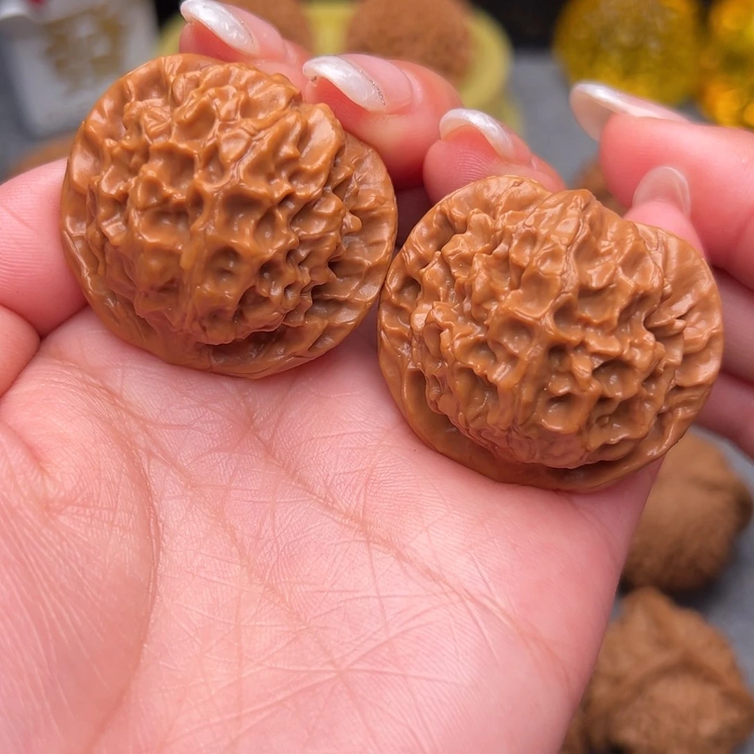 把件文玩核桃红皮球龙鳞39