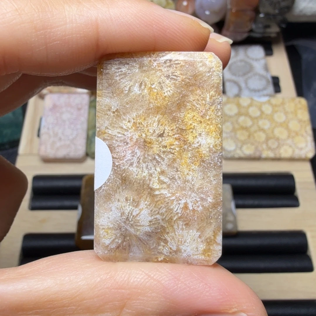 硅化玉未镶嵌闪闪的黄紫大烟花