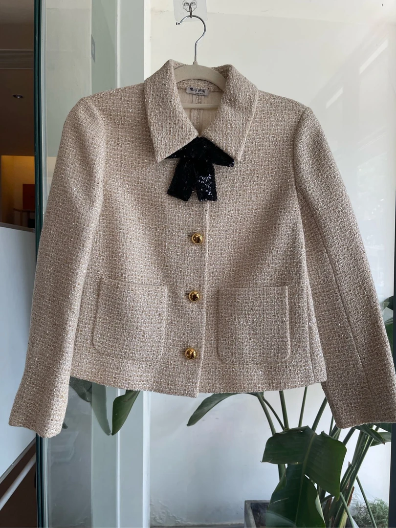 99新 MIU MIU/缪缪 米色短款外套 前襟带黑色蝴蝶结 40码