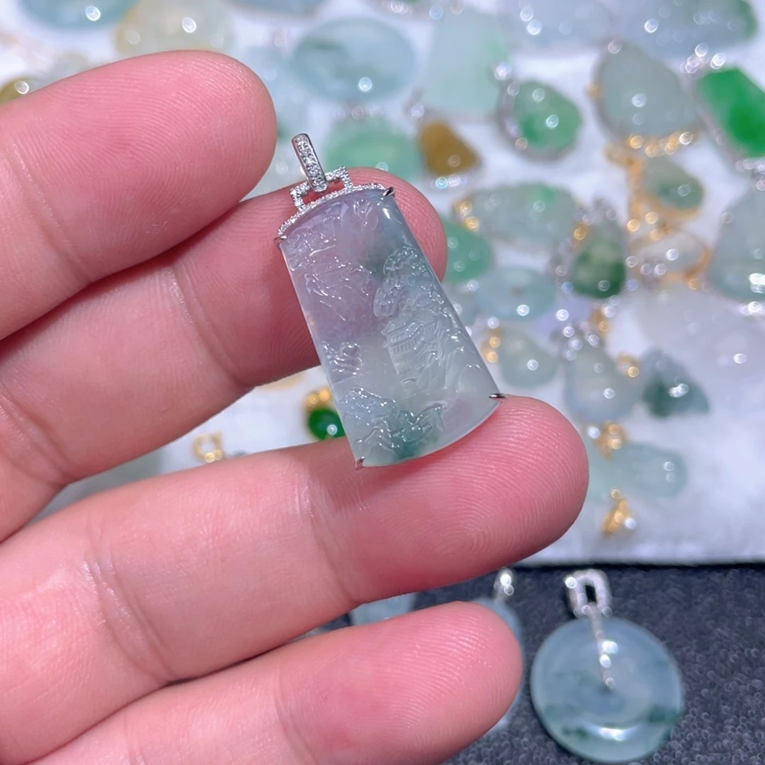 翡翠18K金镶嵌颈饰