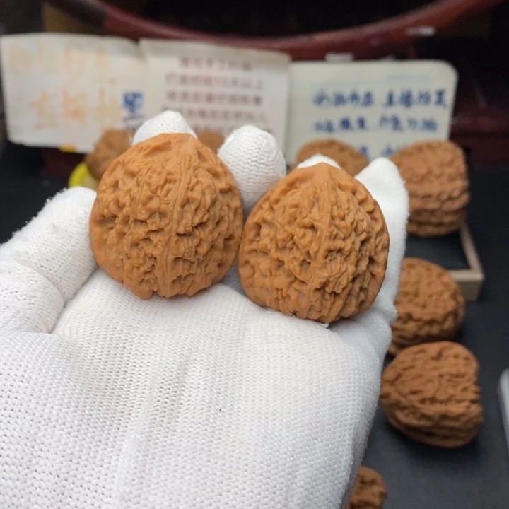 文玩核桃吊坠三角高炮37尺0841