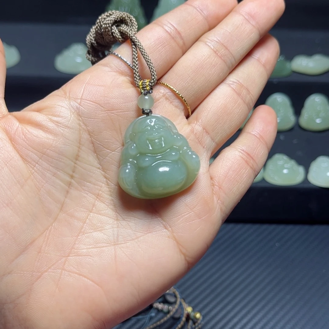 和田玉未镶嵌颈饰今***?