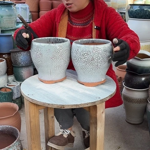 口18高20瑕疵口裂盆子。