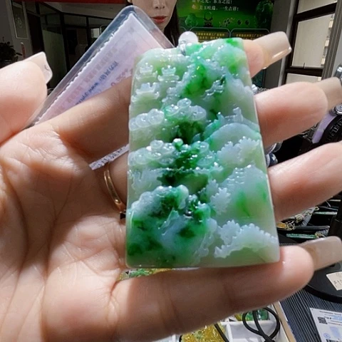 颈饰未镶嵌翡翠一个