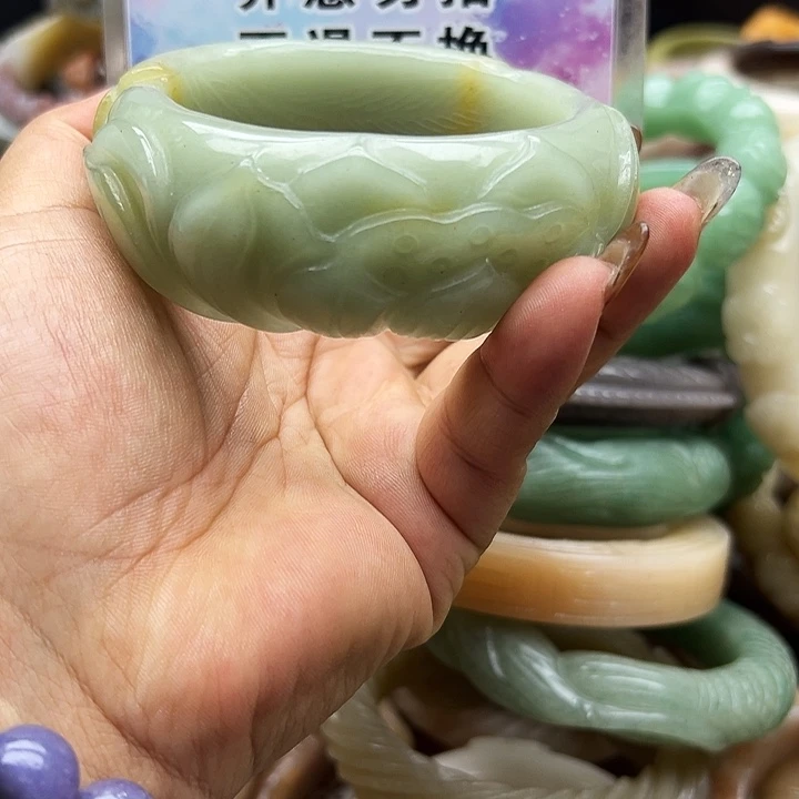 未镶嵌手镯石英岩玉